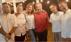 Carla Bruni stregata dal fascino di Masua e del Pan di Zucchero, Sardegna: &laquo;Rara e magica&raquo;