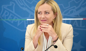 Governo approva il decreto Caivano, lotta alle baby gang, carcere per i genitori e stop a cellulari