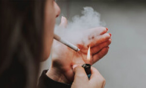 Fumare accelera l&rsquo;invecchiamento, la conferma in uno studio sul DNA