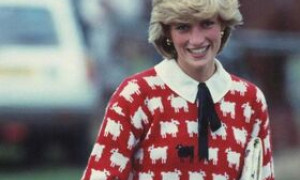 Il maglione della "pecora nera" di Lady Diana venduto all'asta. Ecco il prezzo