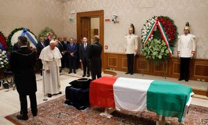 Napolitano, l&rsquo;omaggio del Papa, del premier Meloni e di Mattarella