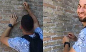 Sfregio al Colosseo: il vandalo inglese pronto a pagare i 965 euro, ma nessuno gli d&agrave; l&rsquo;iban