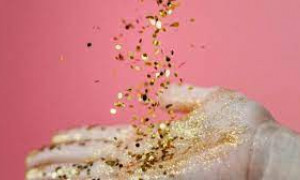La UE vieta i glitter: l&rsquo;obiettivo &egrave; ridurre l&rsquo;inquinamento da microplastiche