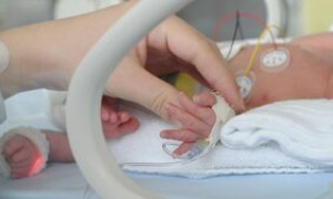 Dramma a Osilo, un neonato abbandonato &egrave; stato trovato sotto una macchina