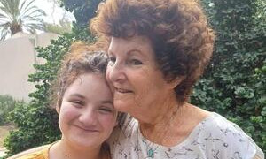 Trovate abbracciate nel kibbutz di Nir Oz: Noya e Carmella Dann non sono pi&ugrave; tra noi