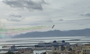 4 Novembre, il presidente Sergio Mattarella accolto a Cagliari da un lungo applauso