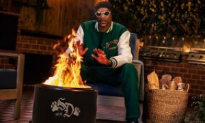 Snoop Dogg smette di fumare marijuana, ma era solo una trovata di marketing