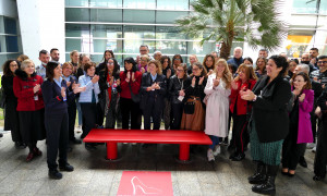 Panchine rosse all&rsquo;aeroporto di Cagliari contro la violenza sulle donne