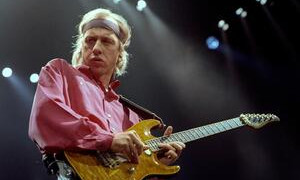 Dire Straits: Mark Knopfler mette all&rsquo;asta la sua collezione di chitarre per beneficenza