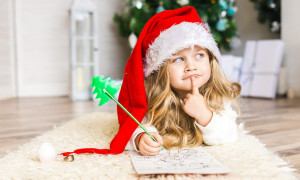 Non crede a Babbo Natale: bimba chiede alla polizia il test del DNA