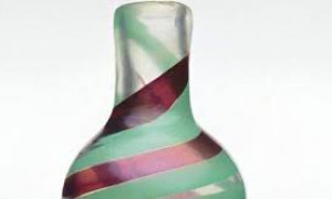 Compra un vaso al mercatino dell'usato, ma scopre che vale oltre 100mila dollari