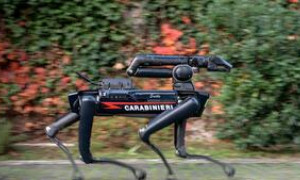 Carabinieri, arriva il cane-robot Saetta: sar&agrave; controllato da un tablet