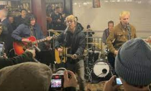 Concerto a sorpresa dei Green Day nella metropolitana di New York