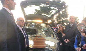 Addio a Gigi Riva: un'Isola intera e il mondo dello sport gli rendono omaggio