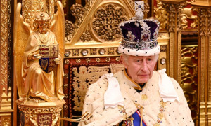 Re Carlo III annuncia la sua battaglia contro il cancro