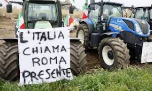 Continua la protesta dei trattori, gli agricoltori arrivano a Sanremo