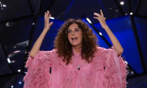 Teresa Mannino a Sanremo 2024: un monologo pungente e ironico sulla superiorit&agrave; dell'uomo