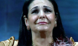 Sanremo 2024: Dal Sindaco di Napoli, Targa a Geolier, ma la Madre di Giogio' Solleva Obiezioni