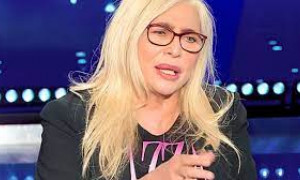 Mara Venier torna a Domenica In: lacrime e difesa del marito