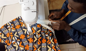 Mens sana in corpore migrantis SU STOFFA, magliette e shopper realizzate da due ragazzi immigrati