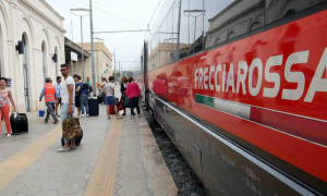 Trenitalia sospende nuovo regolamento sui bagagli