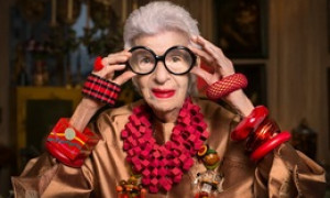 Addio a Iris Apfel: l'icona della moda aveva 102 anni e mezzo