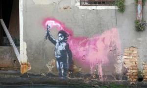 Sorveglianza 24 ore su 24 per il Bambino migrante di Banksy a Venezia