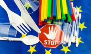Bonus fino a 10.000 euro per le imprese che sostituiscono la plastica monouso: ecco come funziona