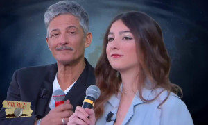 Il duetto di Fiorello con la figlia Angelica: dallo splendore alla polemica, il fuorionda velenoso