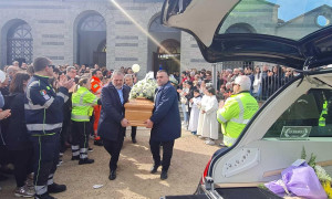 Nuoro si stringe attorno a Patryik e Ythan: un ultimo saluto straziante