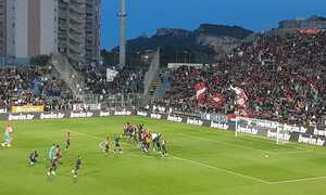 Delirio Cagliari alla Domus: Atalanta battuta in rimonta