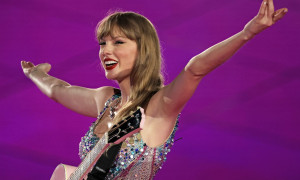 Taylor Swift batte un nuovo record su Spotify e apre le porte di casa sua a un fan