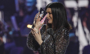 Laura Pausini celebra il suo mezzo secolo di successi e emozioni