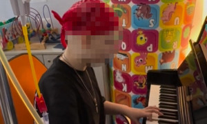 14enne malata di tumore suona il pianoforte e viene insultata sui social