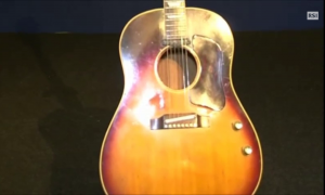 Una chitarra di John Lennon battuta all'asta per un record di 2,85 milioni di dollari