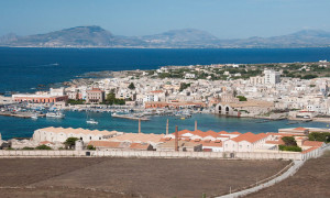 Sindaco di Favignana vieta costume e torso nudo in centro