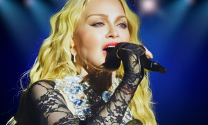 Un fan di Madonna le fa causa: contenuti pornografici a un concerto