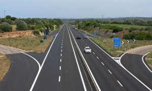 Drammatico incidente sulla Sassari-Alghero, tir precipita dal cavalcavia, morto il conducente