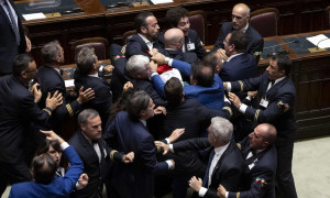 Presidenza della Camera, sospesi i deputati coinvolti nella rissa in Aula