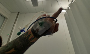 Fedez torna sui social dopo l'assenza: problemi di salute e un nuovo cane?