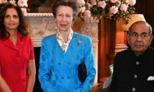 Ridotti in schiavit&ugrave; dalla famiglia pi&ugrave; ricca del Regno Unito, pagati meno del cibo per il cane