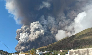 Stromboli, la Protezione civile alza l&rsquo;allerta da arancione a rossa: fase di preallarme