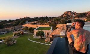 Celebrit&agrave; in vacanza in Sardegna: Fedez, Canalis e Sinner