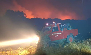 Devastante incendio nel Nuorese: 700 ettari in fumo e aziende distrutte