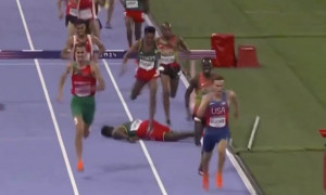 Olimpiadi, Lamecha Girma &egrave; rimasto privo di sensi sulla pista dopo una violenta caduta