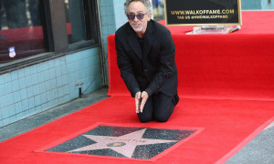 Nuova stella sul marciapiede dell'Hollywood Boulevard di Los Angeles: inciso il nome del regista Tim