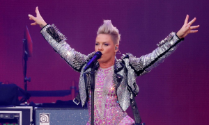 Pink, la cantante annulla quattro concerti del suo tour