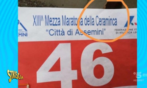 L'errore di stampa della mezza maratona di Assemini finisce anche a Striscia La Notizia