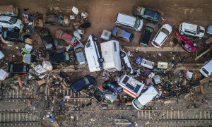 Valencia, emergono i primi corpi dai parcheggi