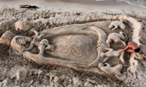 L&rsquo;artista Nicola Urru realizza una scultura per i giovani morti nell&rsquo;incidente stradale a Fonni